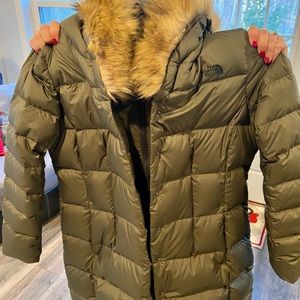 North Face 550 Women’s Parka XL Hunter Green.